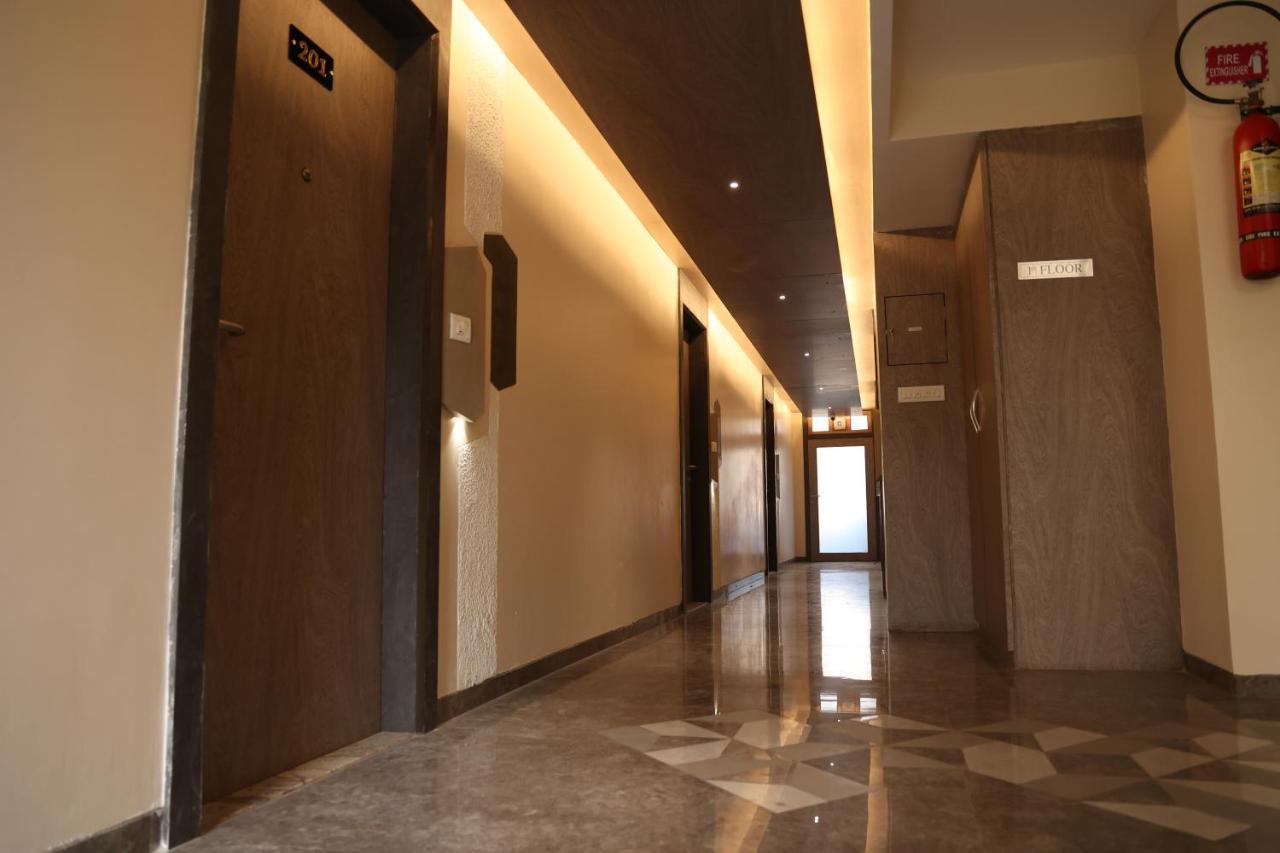 Hotel Pinaka Inn Лакхнау Екстер'єр фото