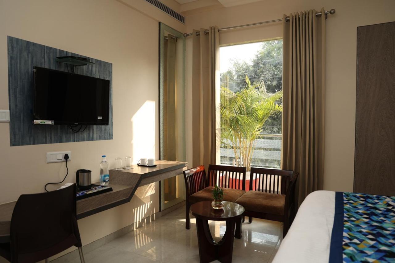 Hotel Pinaka Inn Лакхнау Екстер'єр фото