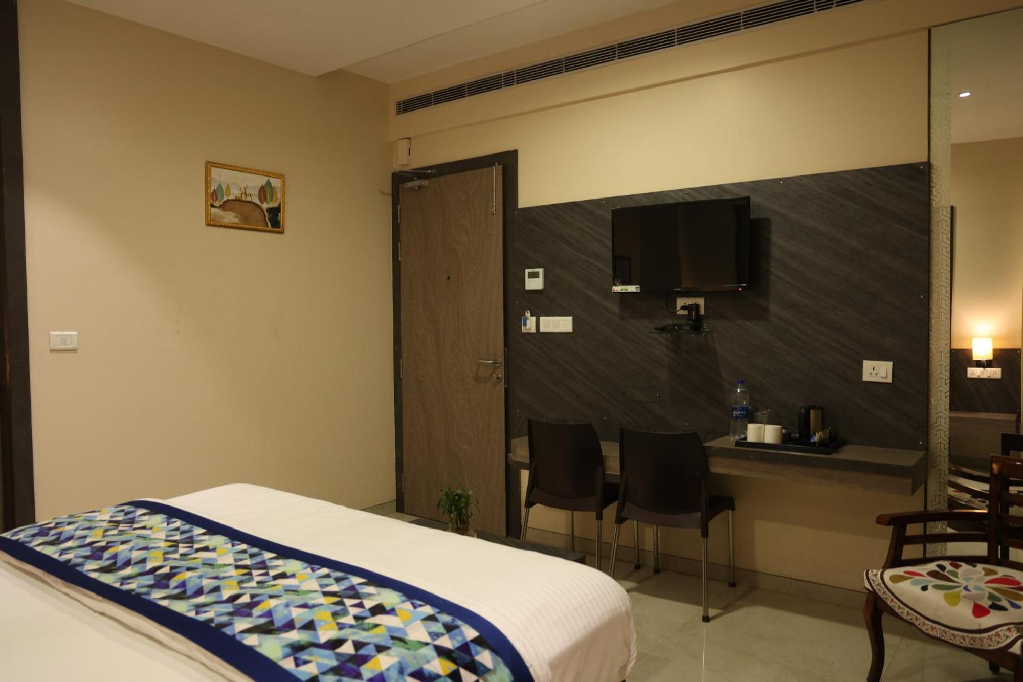 Hotel Pinaka Inn Лакхнау Екстер'єр фото