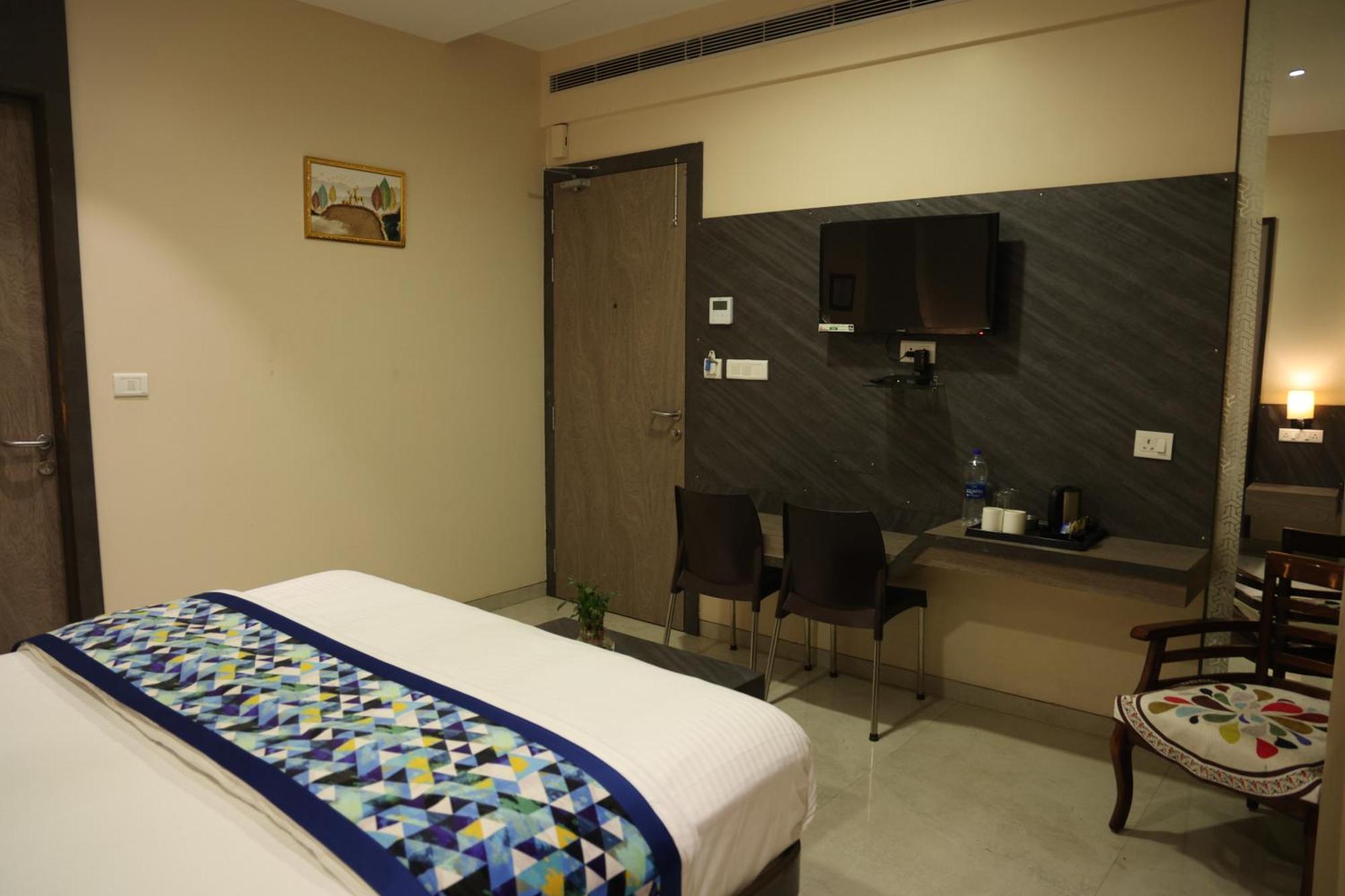 Hotel Pinaka Inn Лакхнау Екстер'єр фото