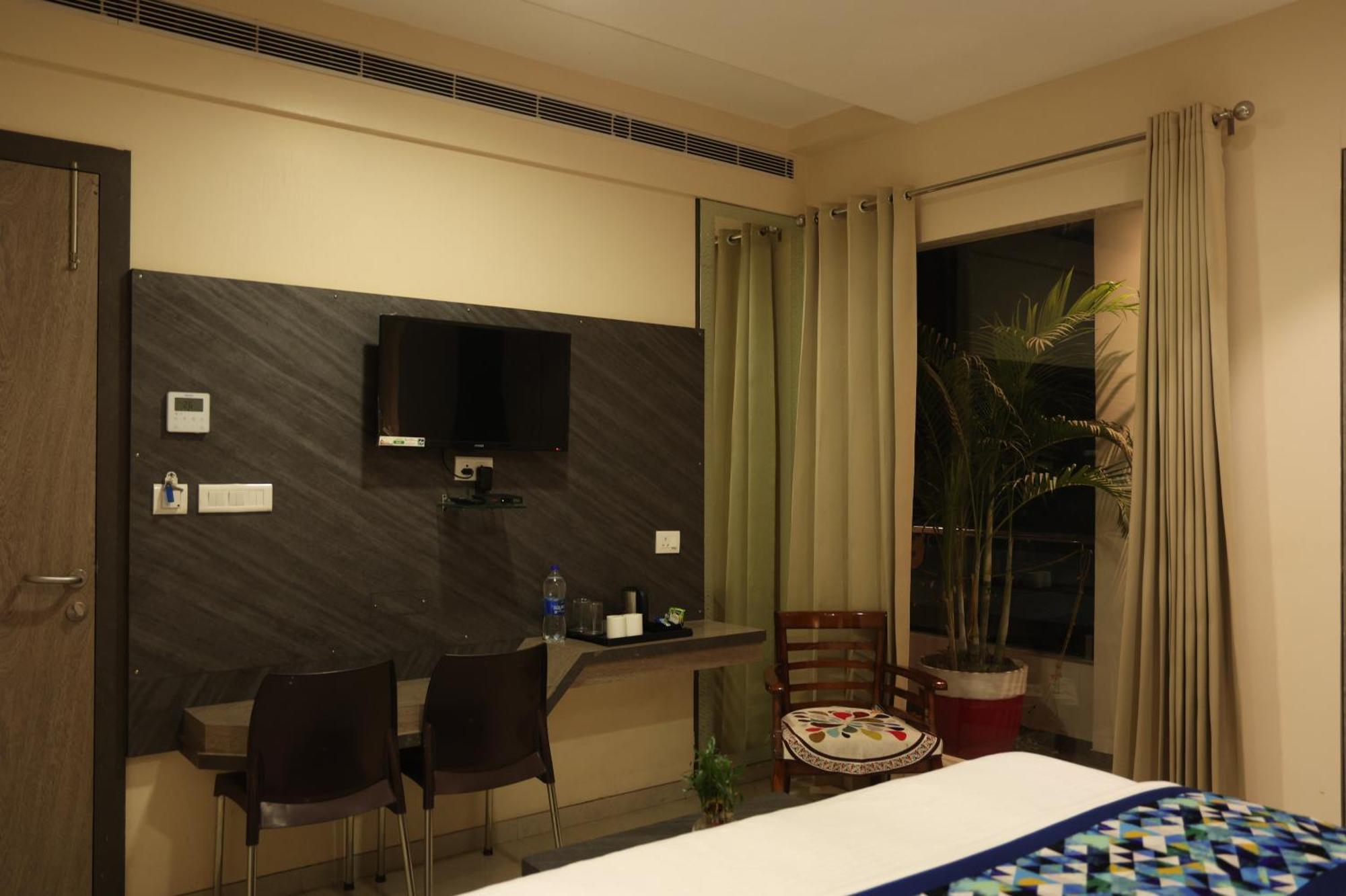 Hotel Pinaka Inn Лакхнау Екстер'єр фото