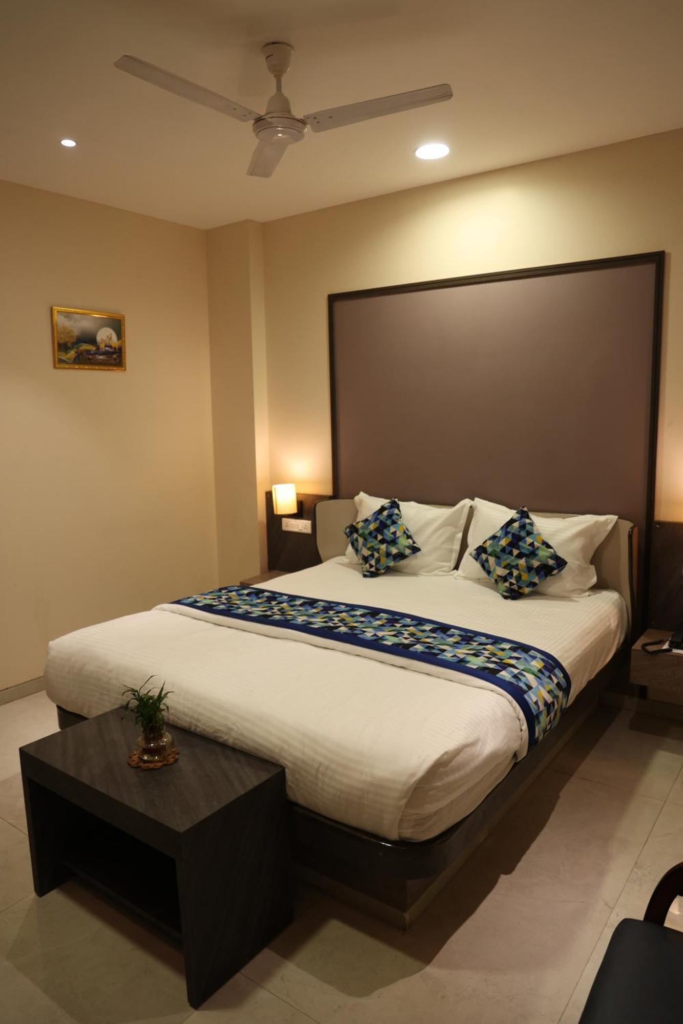 Hotel Pinaka Inn Лакхнау Екстер'єр фото