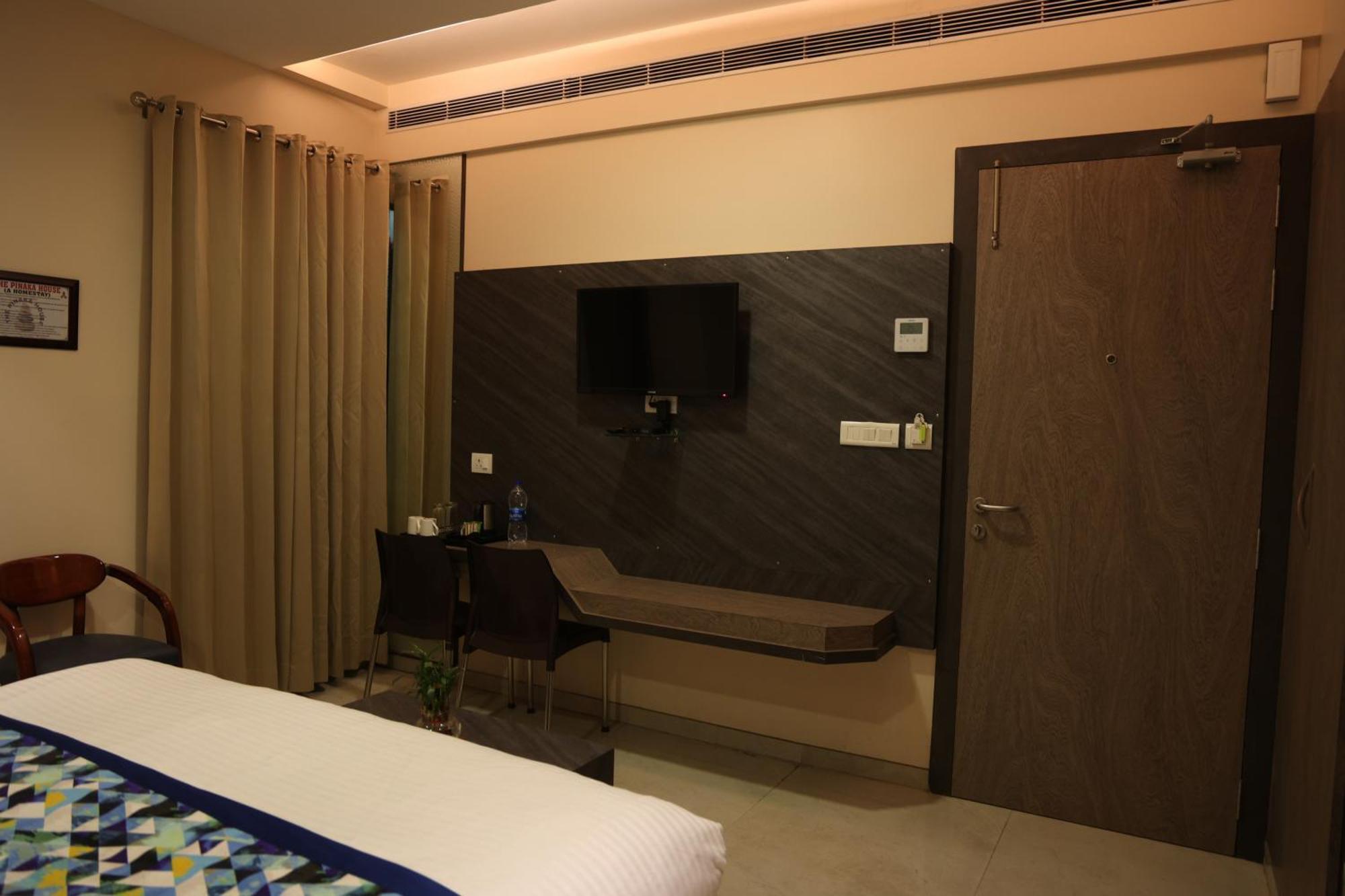 Hotel Pinaka Inn Лакхнау Екстер'єр фото