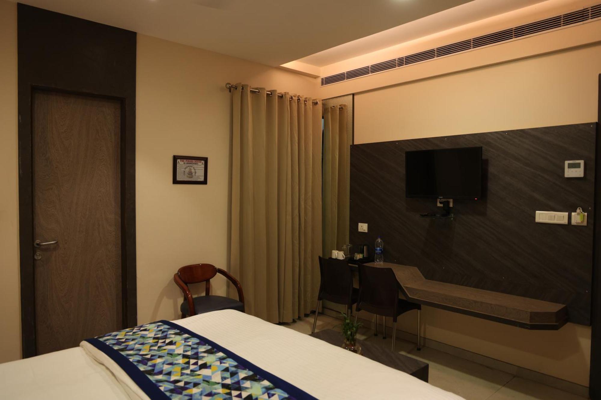 Hotel Pinaka Inn Лакхнау Екстер'єр фото