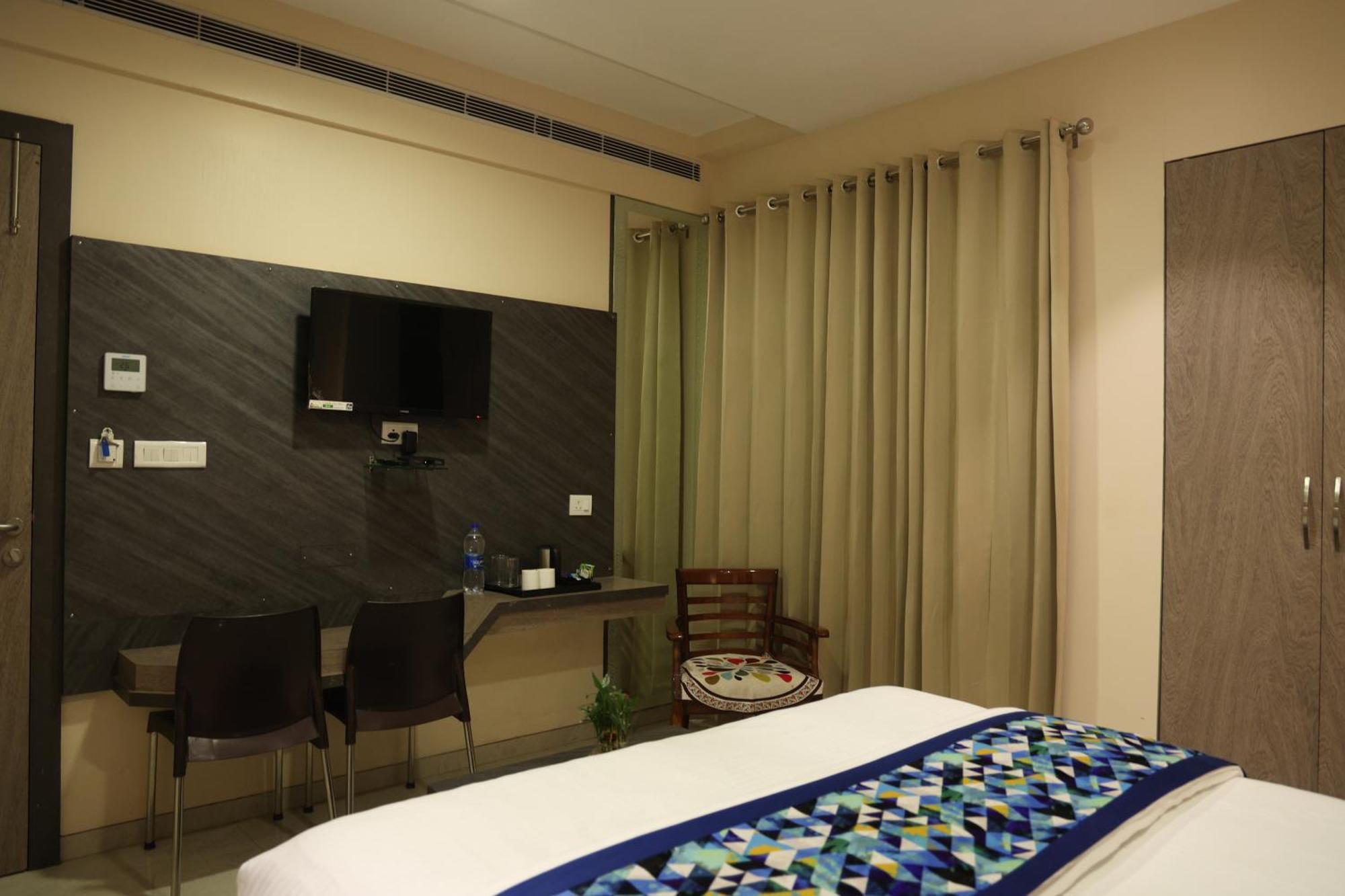 Hotel Pinaka Inn Лакхнау Екстер'єр фото