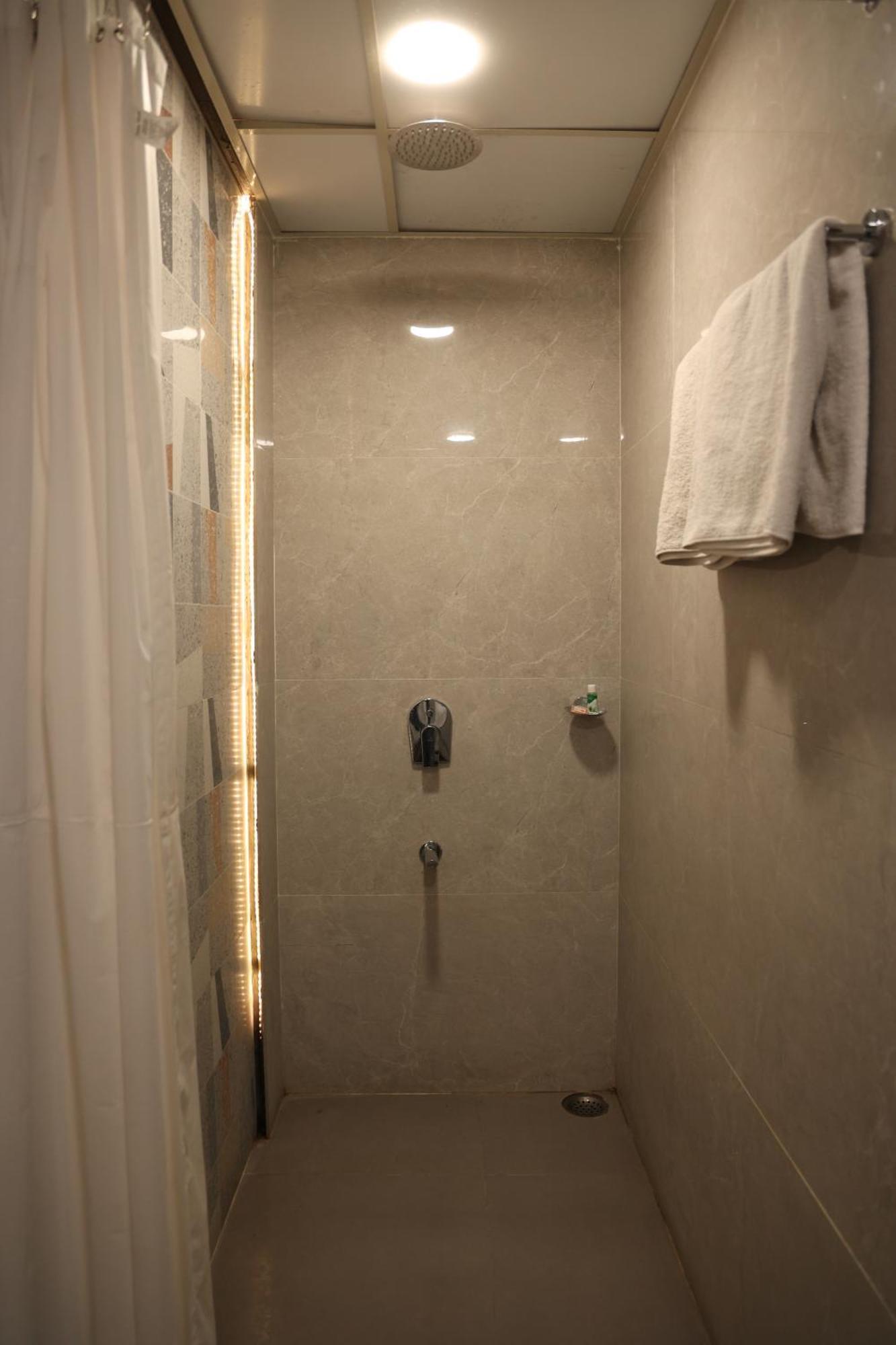Hotel Pinaka Inn Лакхнау Екстер'єр фото