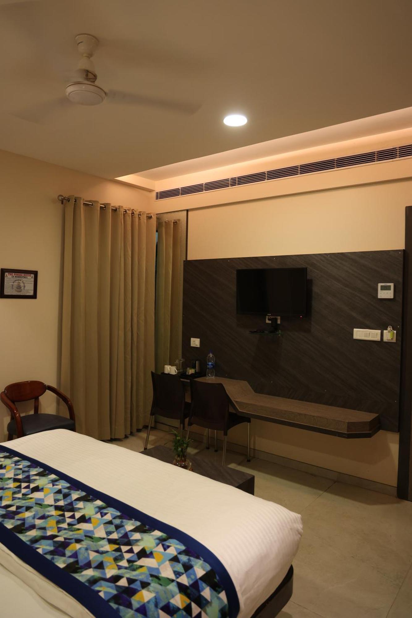 Hotel Pinaka Inn Лакхнау Екстер'єр фото