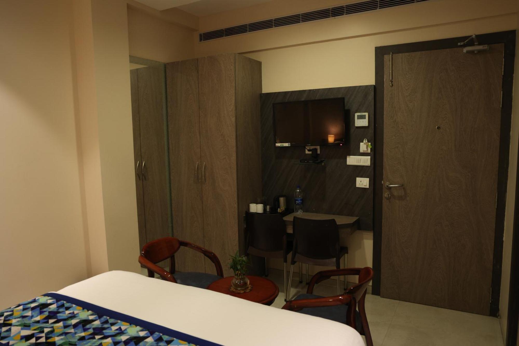 Hotel Pinaka Inn Лакхнау Екстер'єр фото