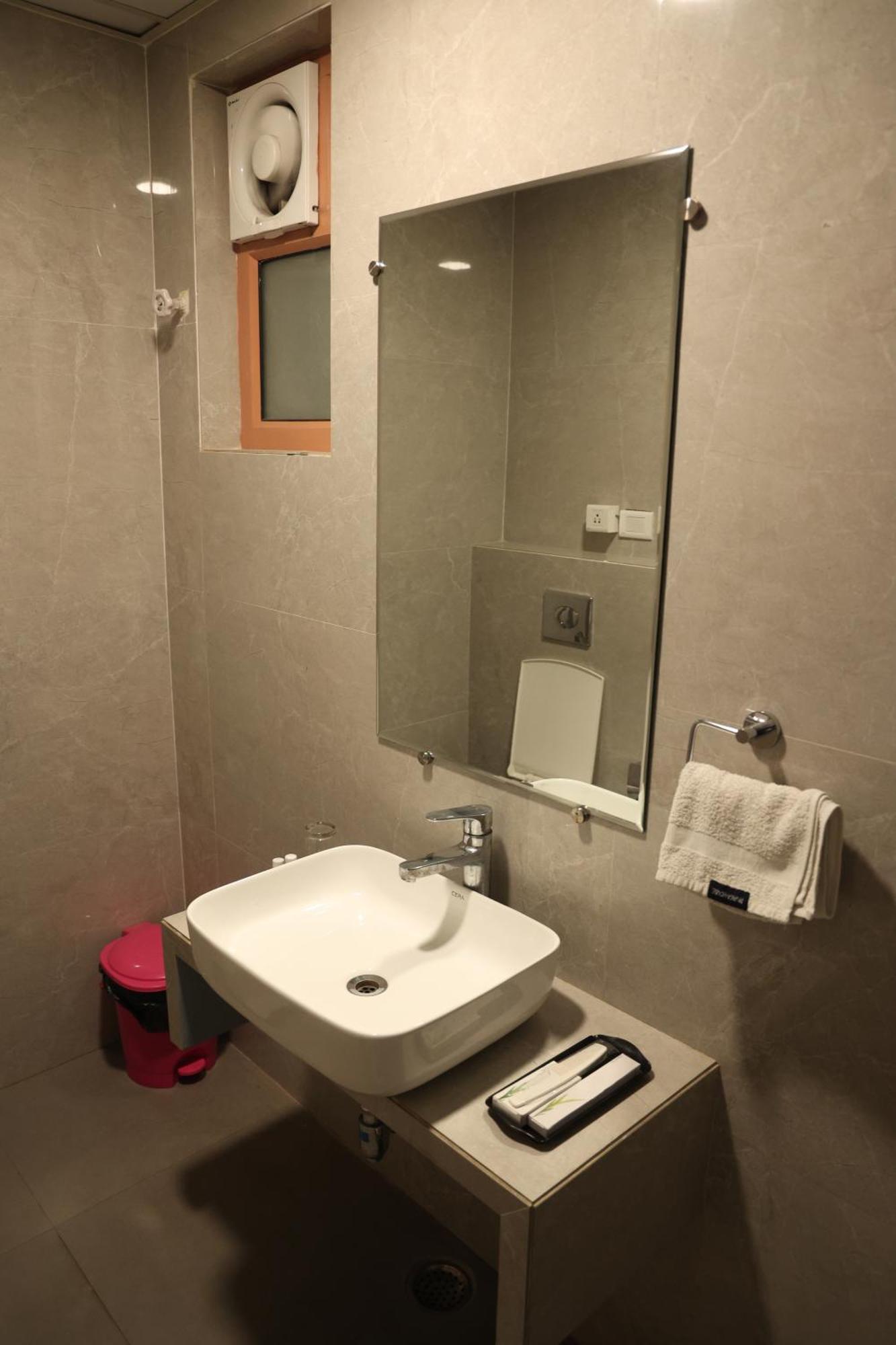Hotel Pinaka Inn Лакхнау Екстер'єр фото