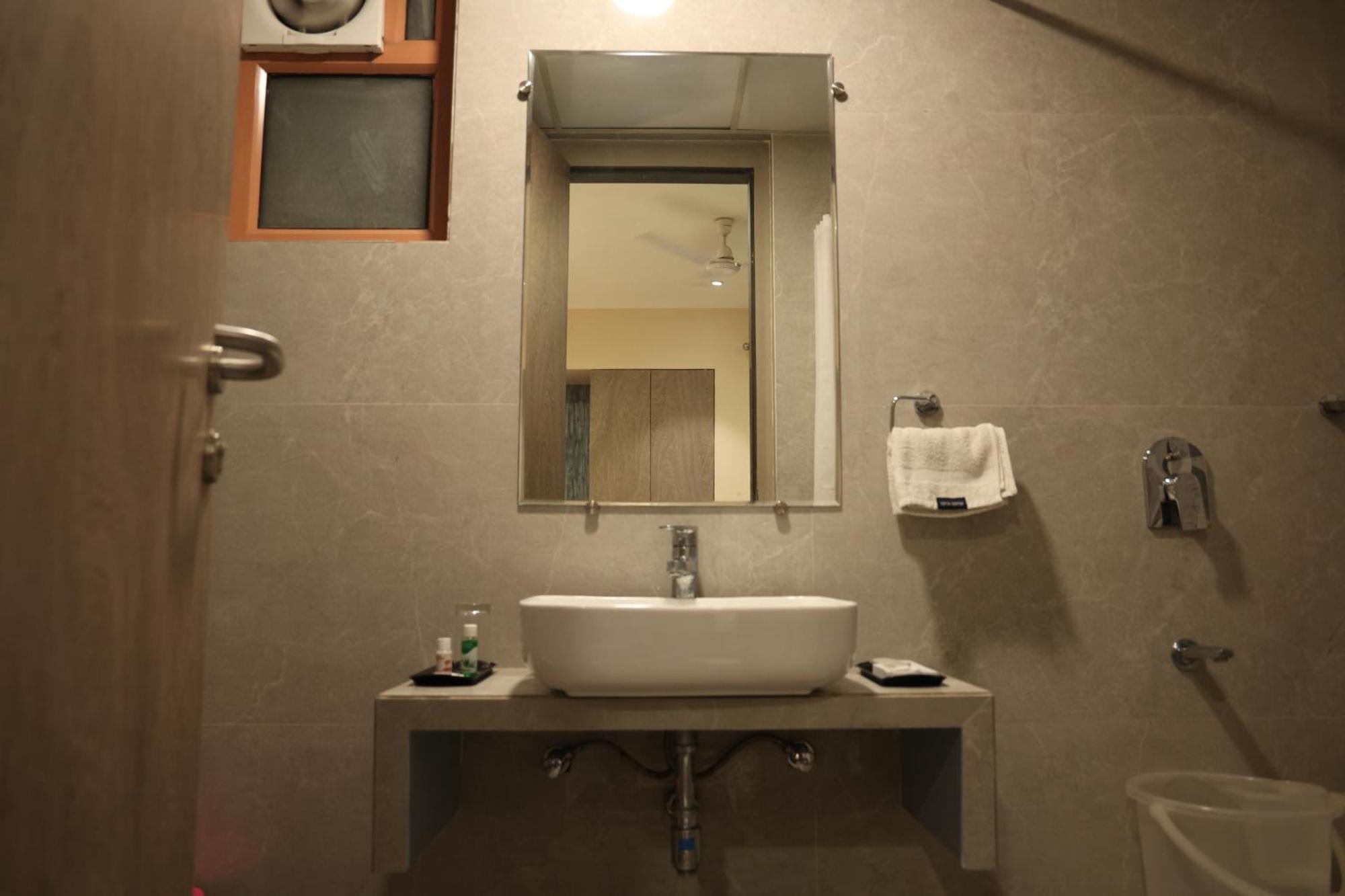 Hotel Pinaka Inn Лакхнау Екстер'єр фото